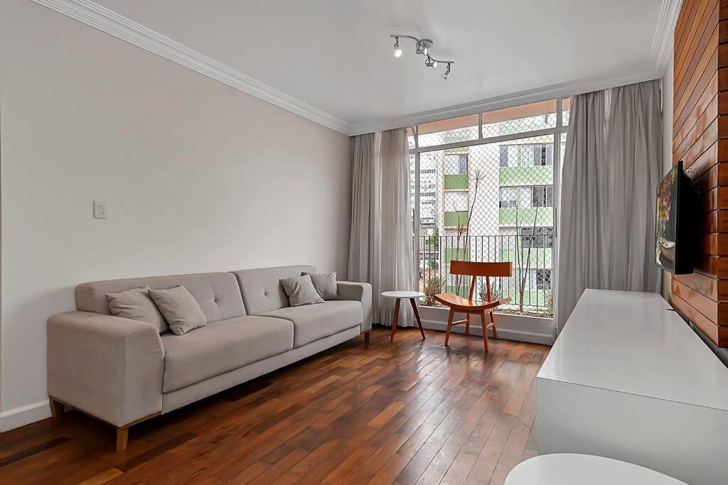 Lindo Com 3 Quartos E Sacada Na Liberdade *