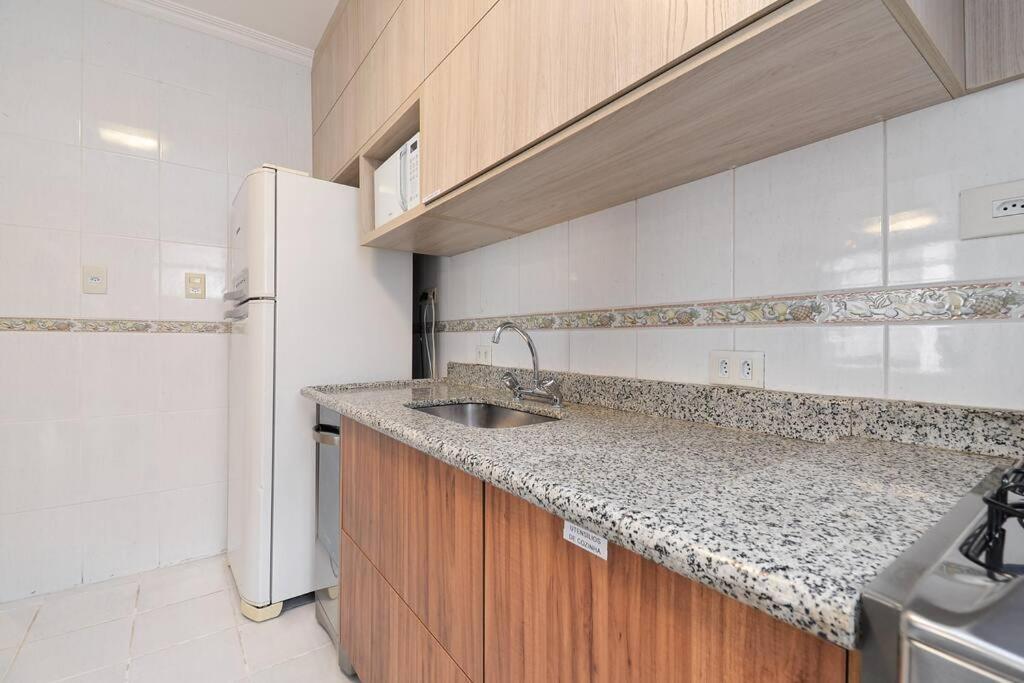 Lindo Com 3 Quartos E Sacada Na Liberdade * São Paulo
