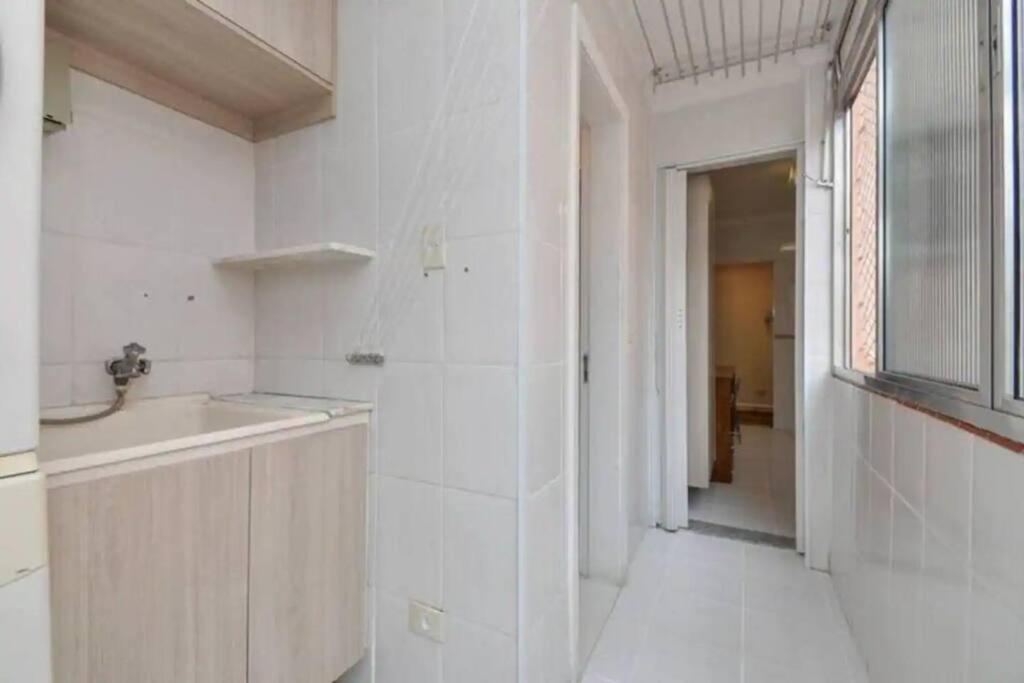 Lindo Com 3 Quartos E Sacada Na Liberdade * São Paulo