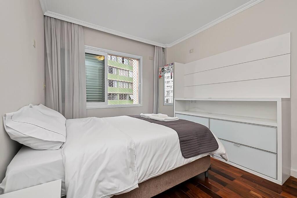 Lindo Com 3 Quartos E Sacada Na Liberdade São Paulo